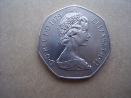 Great Britain 1979 FIFTY PENCE Copper-Nickel  7 Sided  Used In EXCELLENT  CONDITION. - 50 Pence