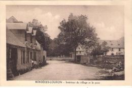 CPA.  BORDERES LOURON....  INTERIEUR DU VILLAGE ET LE PONT ..TBE. Nonécrite ... - Borderes Louron