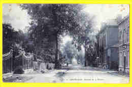 * Gembloux (Namur - Namen - La Wallonie) * (SBP, Nr 4) Avenue De La Station, TOP  CPA, Rare, Old, Arbres, Animée, Fence - Gembloux