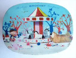 RARE BOITE En Métal BROCHET LE MANEGE ENCHANTE  Vers 1967 DANOT (1) - El Arte De La Mesa