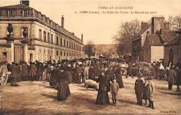 Gien     45   La Foire Des Cours  Le Marché Aux Porcs   (voir Scan) - Gien