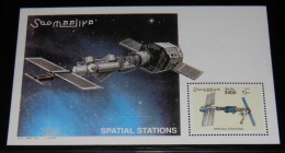 Somalia - 2002 Space Stations Block MNH__(TH-3774) - Somalia (1960-...)