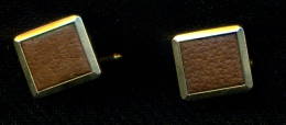 Boutons De Manchettes Monture Dorée Et Motif Central Cuir Véritable - Bottoni Di Colletto E Gemelli