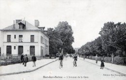 BAR SUR SEINE - L´AVENUE DE LA GARE - TRES BELLE CARTE ANIMEEE -  TOP !!! - Bar-sur-Seine