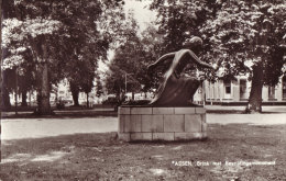 Brink Met Bevrijdingsmonument - Assen