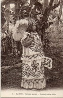 TAHITI Femme En Costume Ancien Gros Plan - Polynésie Française
