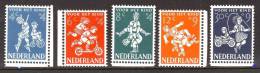 Niederlande / Netherlands 1958 : Mi 723-727 *** - Voor Het Kind - Nuovi