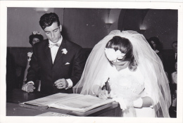 MONTPELLIER LE 8 AOUT 1964,HERAULT,LANGUEDOC ROUSSILLON,MAIRIE,MARIAGE ,MARIEE,SIGNATURE,ROBE,VO ILE,neud Papillon - Places