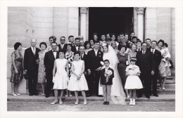 ARLES  LE 8 AOUT 1964,MARIAGE,MARIEE,CATHE DRALE ST TROPHIME,EGLISE,CATHOLIQU E ROMAIN,BOUCHES DU RHONE,SORTIE DES HEROS - Places