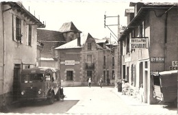 St MAMET La Poste La Grande Rue Timbrée 1966 Excellent état Restaurant Vieille Voiture - Peu Courante - Saint-Mamet-la-Salvetat