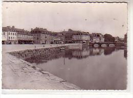 22 LANNION ( Côtes Du Nord ) - Vue Des Quais -  Magasins GALERIES D'AIGUILLON , BAR , HOTEL DE FRANCE - CPSM - Lannion