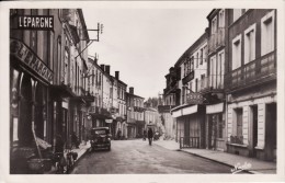 SAINTE-LIVRADE-SUR-LOT (Lot Et Garonne)  Rue Nationale-VOITURE-Auto-Café Dancing-Magasin L'Epargne-Tabac- VOIR 2 SCANS - - Autres & Non Classés