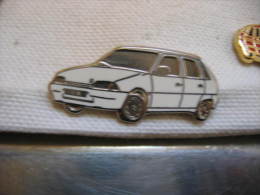 Pin´s Citroen AX Blanche. Pin's Decat - Citroën