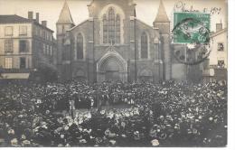 CHARLIEU - Manifestaton Devant L'Eglise - CARTE PHOTO - Charlieu