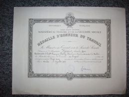 Diplôme : Ministère Du Travail Et De La Sécurité Sociale ( Médaille D'Honneur Du Travail " Argent " 1957 ) - Diploma's En Schoolrapporten