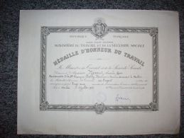 Diplôme : Ministère Du Travail Et De La Sécurité Sociale ( Médaille D'Honneur Du Travail " Argent " 1957 ) - Diplome Und Schulzeugnisse