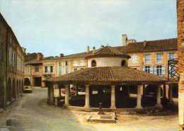 82  AUVILLAR La Halle - Auvillar