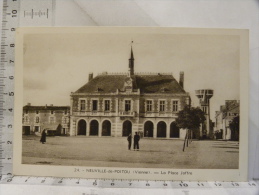 CPA (86) Vienne - NEUVILLE De POITOU - La Place Joffre - Neuville En Poitou