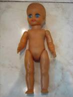 VINTAGE RUBBER DOLL WITH TURNING FINITENESSES, ISRAEL 1950´S - Puppen