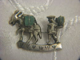 VINTAGE MINER & BURRO 900 SILVER BROOCH WITH COLOMBIAN EMERALD - Ethnics