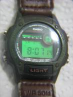 VINTAGE CASIO W-94H ALARM CHRONO GREEN FACE MENS WATCH - Montres Anciennes