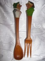 Vintage ANRI Hand Carved Wood Salad Fork & Spoon Laughing Couple - Cucchiai