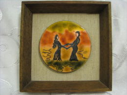 \""MOTHER & DAUGHTER DANCING AT SUNSET\" ENAMEL PICTURE IN WOOD FRAME ISRAEL ART - Otros & Sin Clasificación