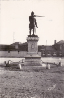 76 - HARFLEUR - Statue Jehan De Grouchy - Harfleur