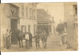 CPA (RARE)78 CHAMBOURCY , Vétérinaire Ou Maréchal Ferrant , Bel Animation , En Arrière Plan Épicerie Parisienne D´PARIS - Chambourcy