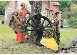 Francia-Martinica-Jeunes Femmes En Grand Robe A La Pagerie - La Trinite