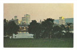 Cp, Canada, Montréal, La Ville Et Le Port, Vue Prise De L'Ile Ste-Hélène, La Nuit, Voyagée 1969 - Montreal