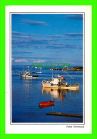 CÔTE-NORD, QUÉBEC - LA BAIE DES ESCOUMINS - PHOTO, PIERRE RAMBAUD - ANIMÉE DE BATEAUX DE PÊCHES - - Andere & Zonder Classificatie