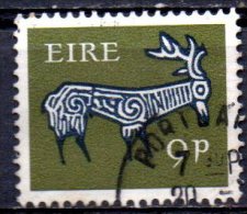 IRELAND 1968 Stylised Dog (Brooch) - 9d. - Blue And Green   FU - Usati