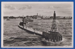 Deutschland; Warnemünde; Hafeneinfahrt - Rostock