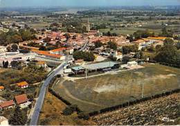 St Loubes   33   Le Stade Et L'Ecole    (Format 10 X 15) - Altri & Non Classificati