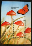 SAINT VINCENT GRENADINES Champignons , Papillons, (Yvert BF 399) ** Neuf Sans Charniere. MNH. - Mushrooms