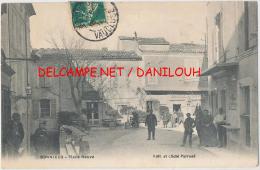 84 --- BONNIEUX    Place Neuve   ANIMEE,   Parrand édit - Bonnieux