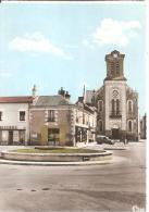 SAINT GERVAIS LES TROIS CLOCHERS ... LE ROND POINT ET L'EGLISE .. 2 CV CITROEN - Saint Gervais Les Trois Clochers