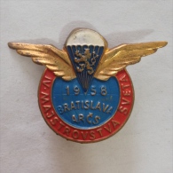 Badge / Pin ZN000693 - Parachuting (Fallschirmspringen) Czechoslovakia Bratislava World Championships 1958 ARCS - Fallschirmspringen