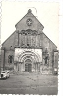 Saint-Sever (40) : Voiture Devant La Cathédrale En 1950 (animé)  PF. - Saint Sever