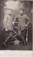 Carte Postale Photo Militaire Allemand Camp De BEVERLOO-BOURG-LEOPOLD (Belgique) Soldat En Uniforme 1918 - - Uniformen