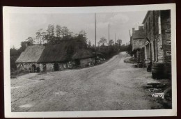 Cpa 22 Callac Canihuel Les Pittoresques Chaumines Sur La Route De Keranna    D10 - Callac