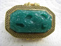 VINTAGE GOLDETTE FAUX GREEN JADE FLORAL CAMEO PILL BOX - Boxes