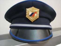 Vintage Slovenia Police Visor Hat With Enamel Badge - Police & Gendarmerie