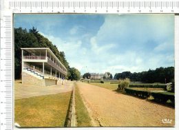 POMPADOUR  -  Le Champ De Course -  Au Fond, Le Château. - Arnac Pompadour