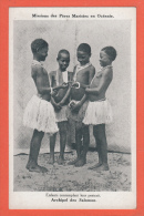 ARCHIPEL DES SALOMON --> Enfants Contemplant Leur Portrait - Fiji