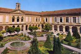 Lectoure (Gers) - Cour De L'hopital ( Anciennement Château Des Comtes D'Armagnac) - Lectoure