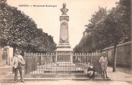 Auneuil (60) Monument Boulanger - Auneuil