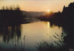 Cp , CONTRE La LUMIÈRE , La Vallée De La Dordogne Au Coucher Du Soleil - Contre La Lumière