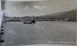 HAITI PORT AU PRINCE CARTE  PHOTO N°7  VUE DE LA VILLE A L'ENTREE DU PORT PRISE EN MER A BORD DU PAQUEBOT FLANDRE - Haïti